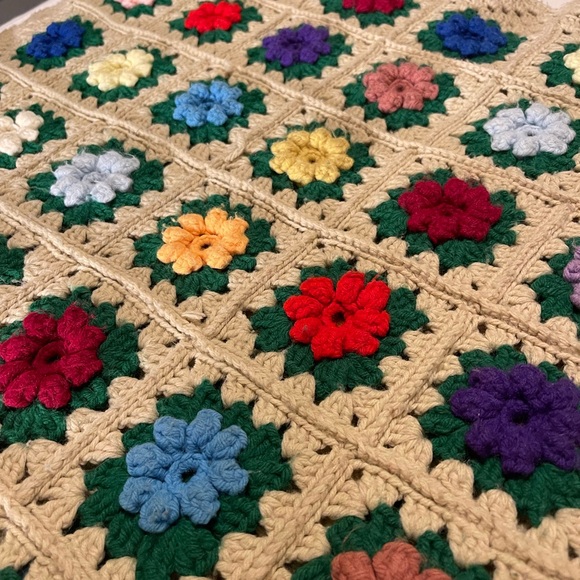 Handmade Granny Square Crochet Blanket Afghan 3D Flowers Vintage Throw 46x72 - Picture 3 of 7